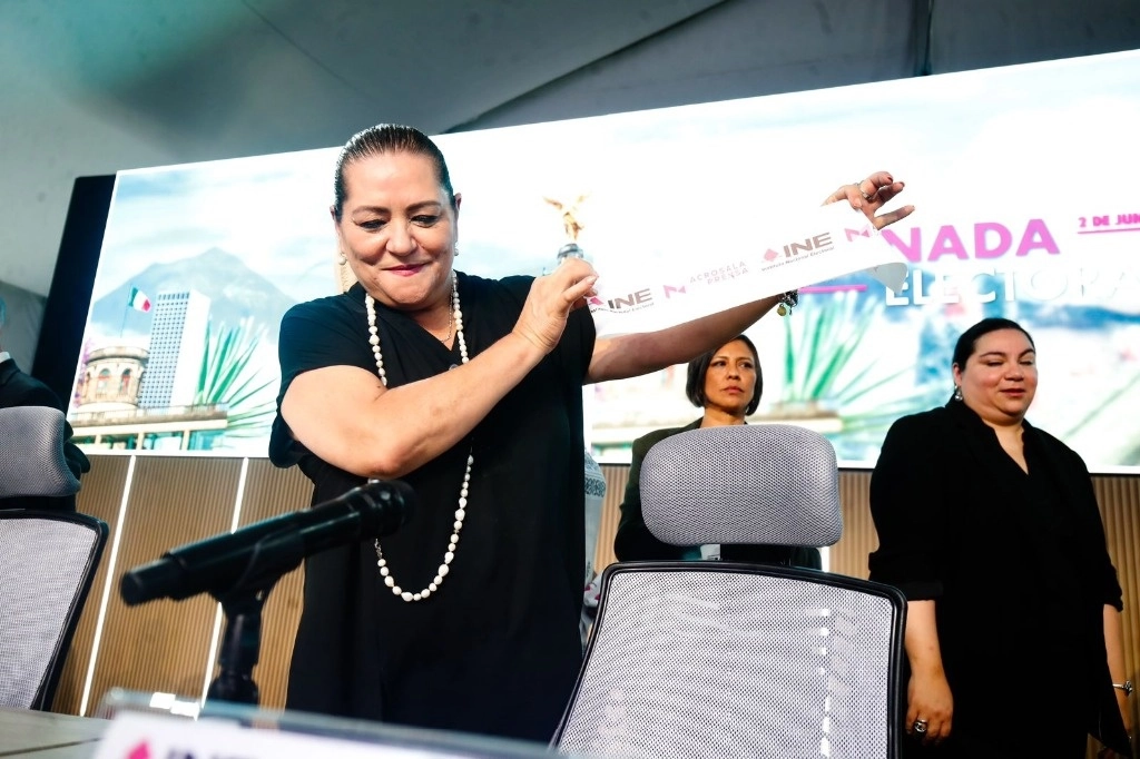 La presidenta consejera del INE, Guadalupe Taddei, encabeza la inauguración de la macrosala de Prensa para las elecciones, en las instalaciones del organismo, en la Ciudad de México. Foto Cristina Rodríguez