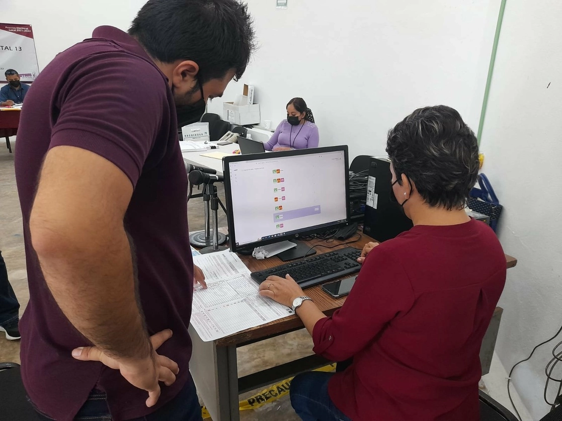 Simulacro del Sistema de Captura de Actas del Instituto Electoral de Quintana Roo . Foto tomada de la cuenta de Twitter del Instituto 