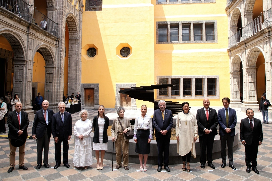 Acudieron al homenaje entre otros, Eduardo Vázquez Martín, Elena Poniatowska, Bárbara Jacobs, Beatriz Gutiérrez Müller, Enrique Graue, Alejandra Frausto, Vicente Quirarte, Julio Serrano y Rafael Guerra Álvarez. Foto cortesía Gobierno CDMX y SC