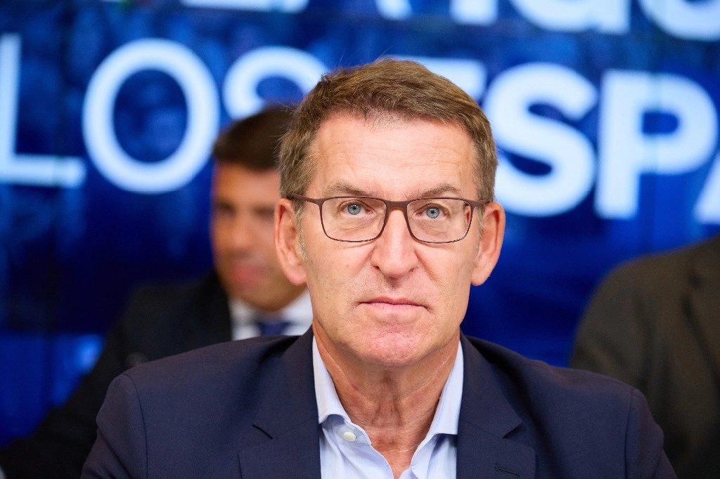 Alberto Núñez Feijoó, líder del PP, expresó que Claudia Sheinbaum y el presidente López Obrador incurrieron en una "provocación inaceptable" al no invitar al rey Felipe VI. Foto Europa Press
 