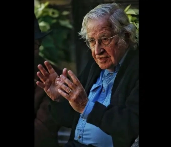 Valeria Chomsky confirmó los detalles, dijo que su marido tiene dificultad para hablar y que el lado derecho de su cuerpo está afectado. Foto Marco Peláez / archivo