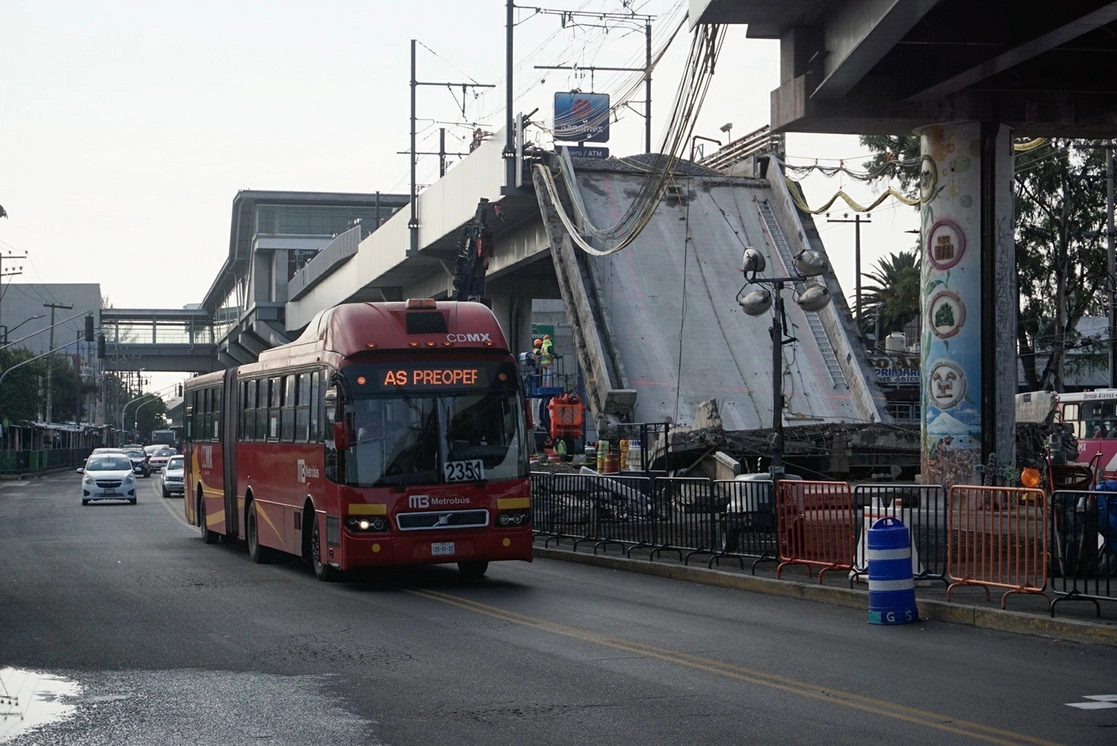 Una unidad de Metrobús realiza pruebas operativas en la ruta de la Línea 12. Foto Pablo Ramos / Archivo