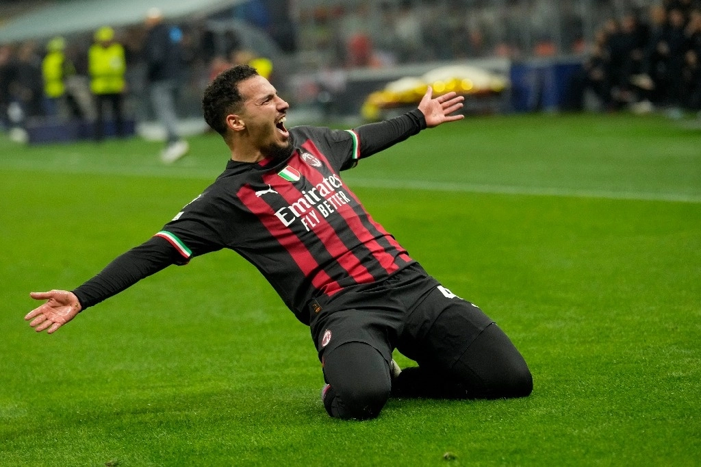El argelino Ismail Bennacer celebra su gol, con el que el AC Milan derrotó 1-0 al Nápoles en el partido de ida de los cuartos de final de la Liga de Campeones. Foto Ap.