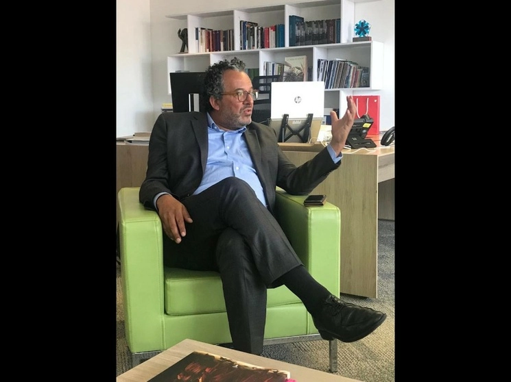 El magistrado presidente de la Jurisdicción Especial para la Paz, Roberto Carlos Vidal, en entrevista con este diario. Foto 'La Jornada'
