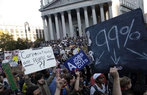 Marcha del movimiento Ocupa Wall Street por Nueva York, en octubre de 2011. Foto Ap/Archivo 