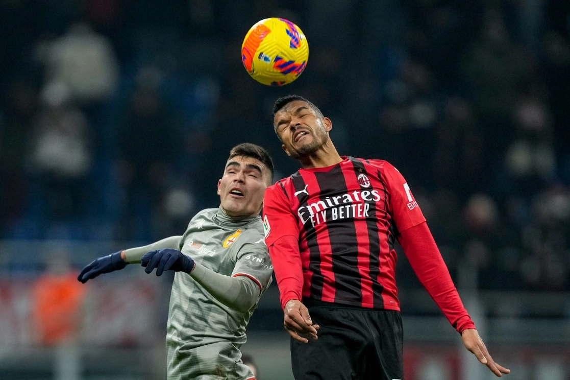 En otro partido, el Milán sufrió para vencer 3-1 al Génova. Foto Ap