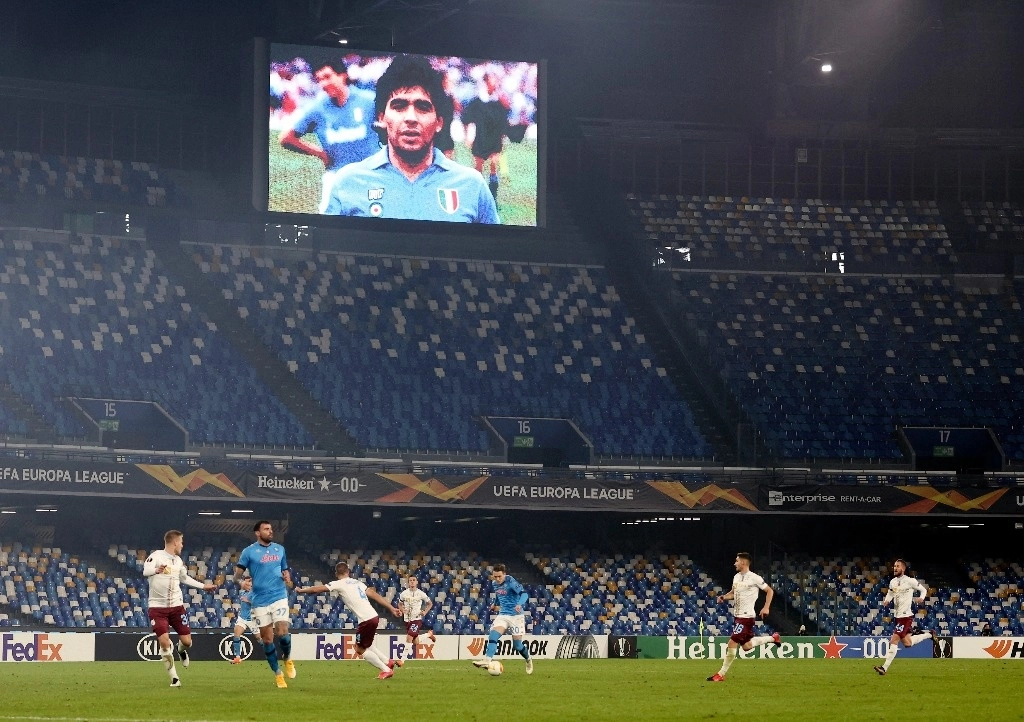 El club Nápoles considera rebautizar el estadio San Paolo con el nombre del astro argentino Diego Armando Maradona. Foto Ap