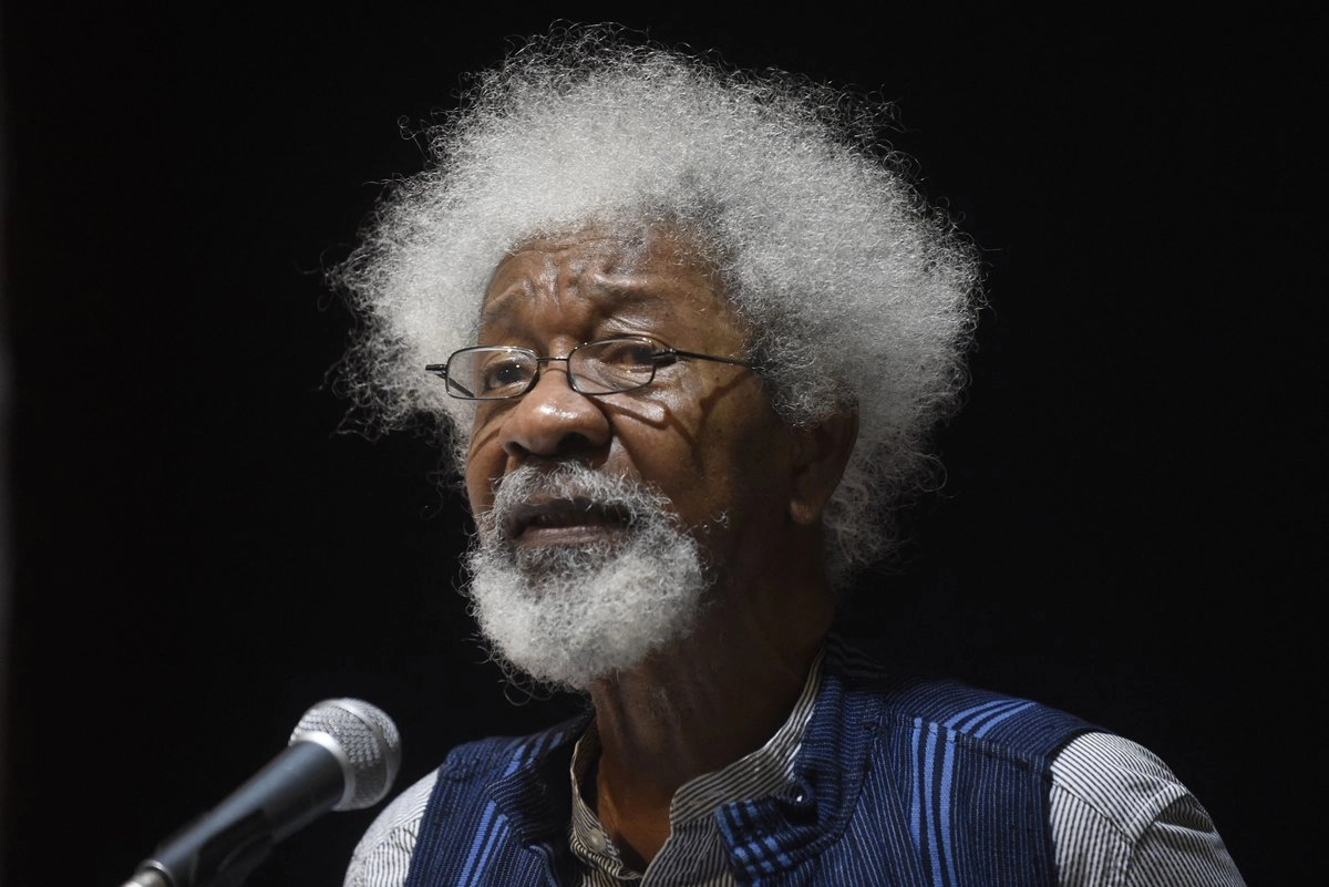 Soyinka había indicado que fue convocado por el consulado estadunidense para una entrevista en el marco de una renovación de su visa.