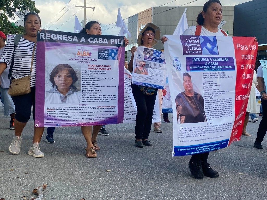 Madres buscadoras aprovecharon para unirse a la protesta y exigir la localización de sus hijos desaparecidos. Foto Patricia Vázquez