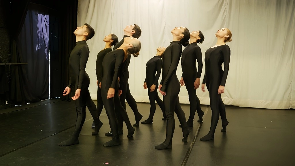 Un momento de la obra 'Dualidad', de Édgar Zendejas, una de las tres coreografías que integran el programa El camino sigue. Foto cortesía de la compañía