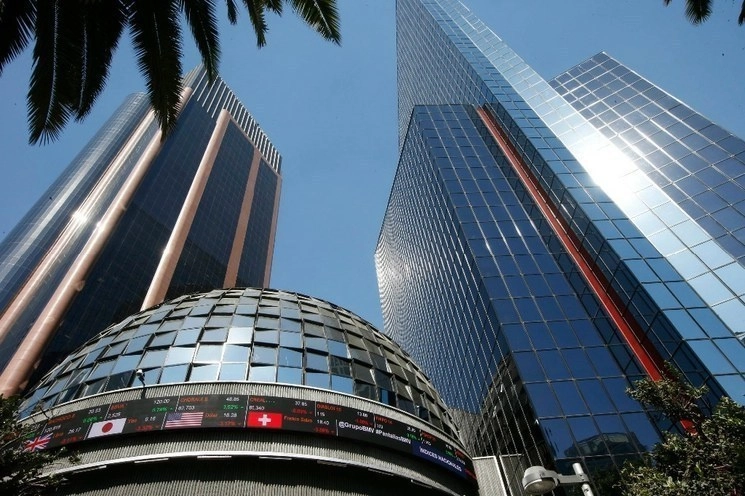 La sede la Bolsa Mexicana de Valores, ubicada en Paseo de la Reforma, en la Ciudad de México. Foto Cuartoscuro / Archivo