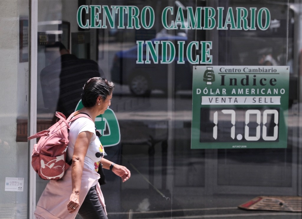 The Mexican peso advances for the second consecutive day