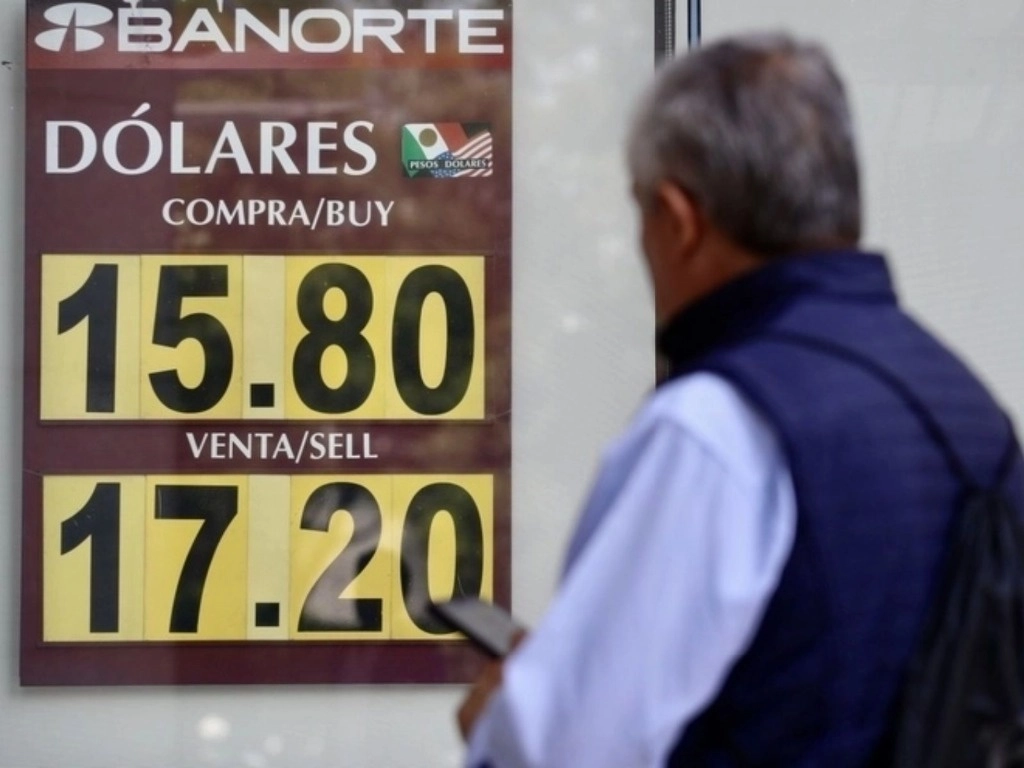 Cotización del dólar en una sucursal bancaria de la Ciudad de México. Foto Roberto García Ortiz / Archivo