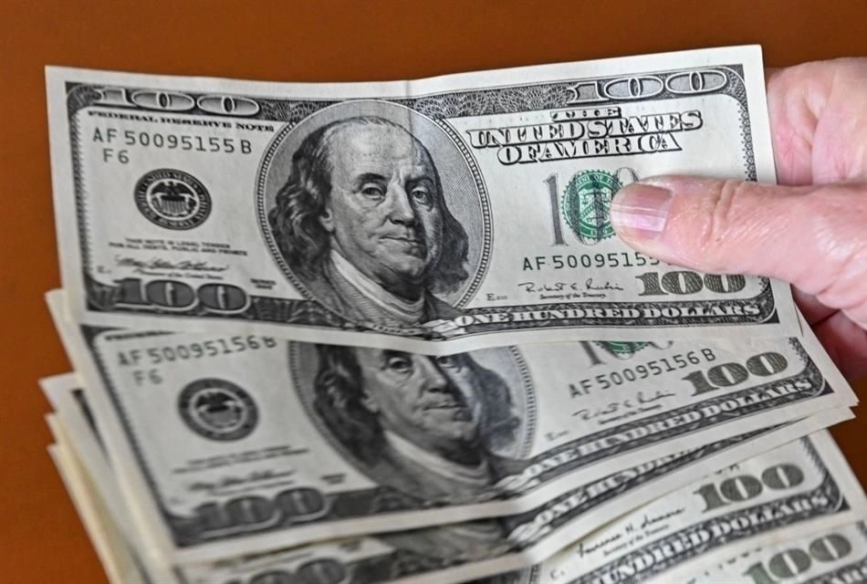 De acuerdo con el Banco de México (BdeM), el tipo de cambio operó entre un máximo de 16.3650 unidades y un mínimo de 16.3150 unidades. Foto Afp / Archivo