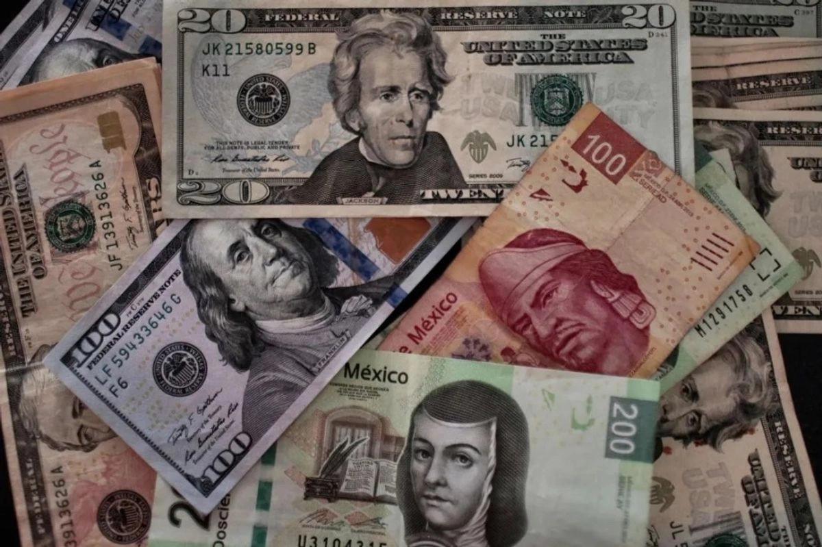 De acuerdo con datos del Banco de México, el tipo de cambio operó entre un máximo de 18.5840 unidades y un mínimo de 18.5340 unidades en el mercado al mayoreo. Foto