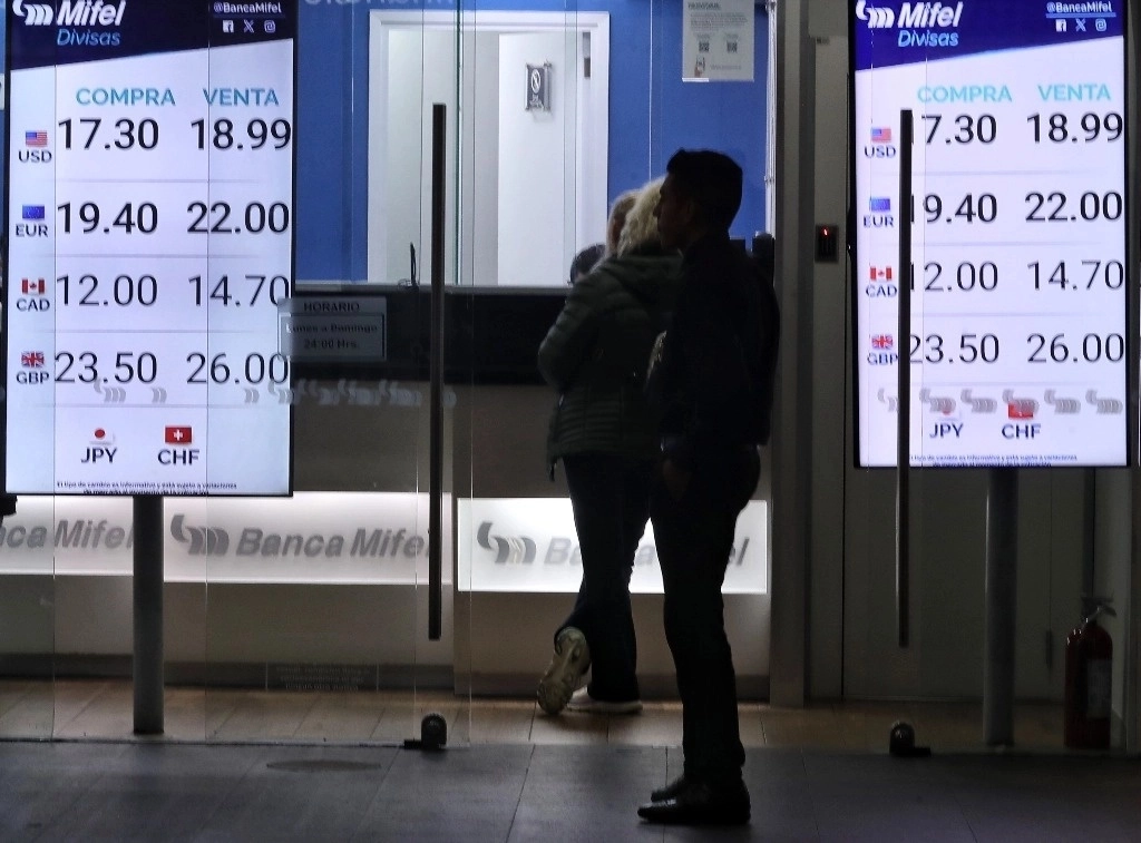 Sin grandes referencias macroeconómicas o monetarias en la sesión de hoy coma los inversionistas vigilan las novedades geopolíticas procedentes, de nuevo, de medio oriente. La caída del régimen de Asad en Siria siembra el temor de un nuevo contagio de inestabilidad en la zona. Foto Marco Peláez