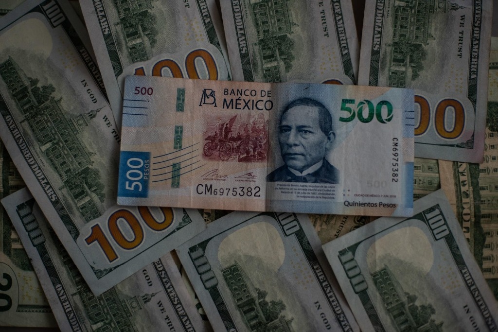 The Mexican peso appreciates at 16.35 per dollar