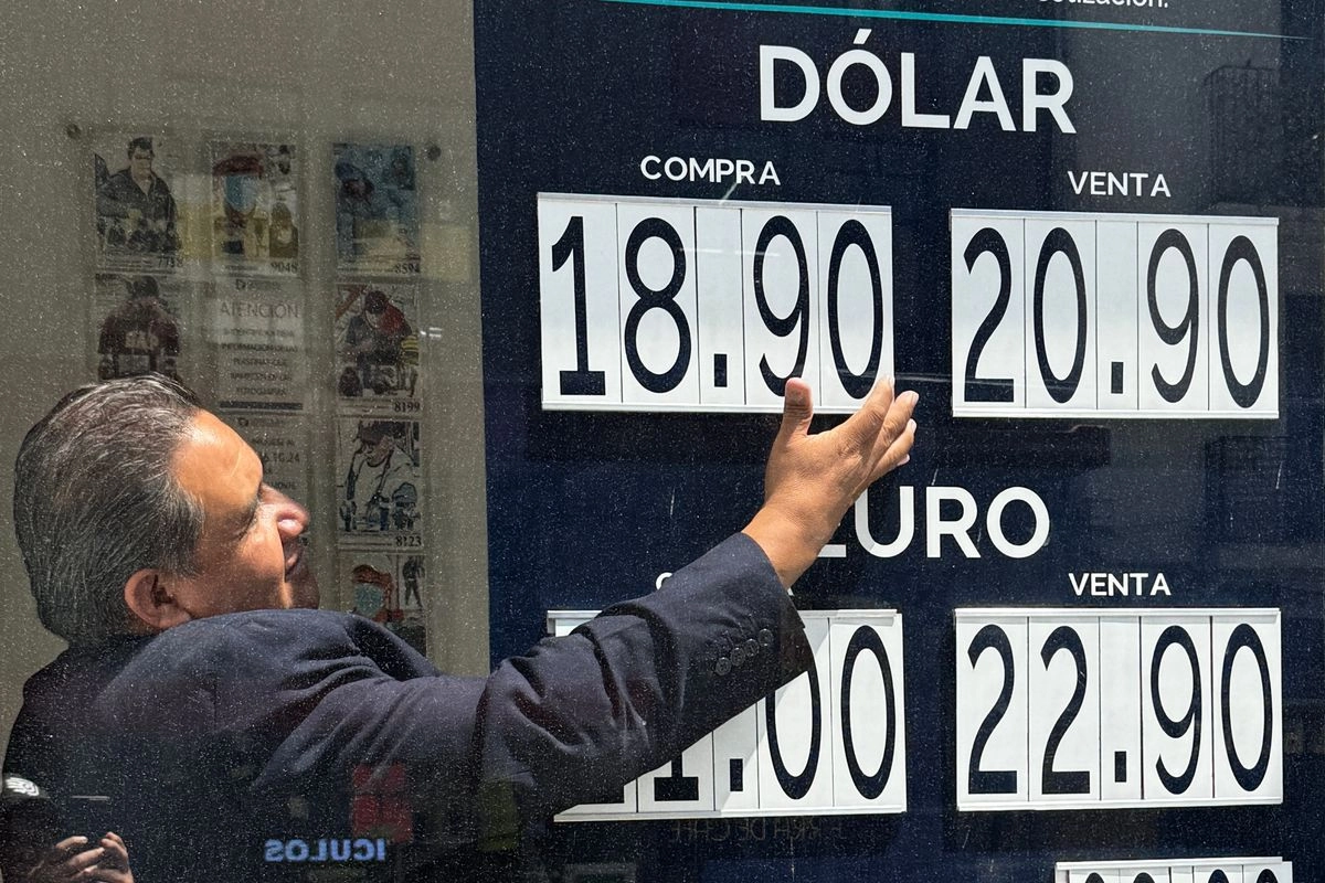 El peso mexicano inició la sesión del jueves con una mínima depreciación ante el dólar estadunidense. Foto 