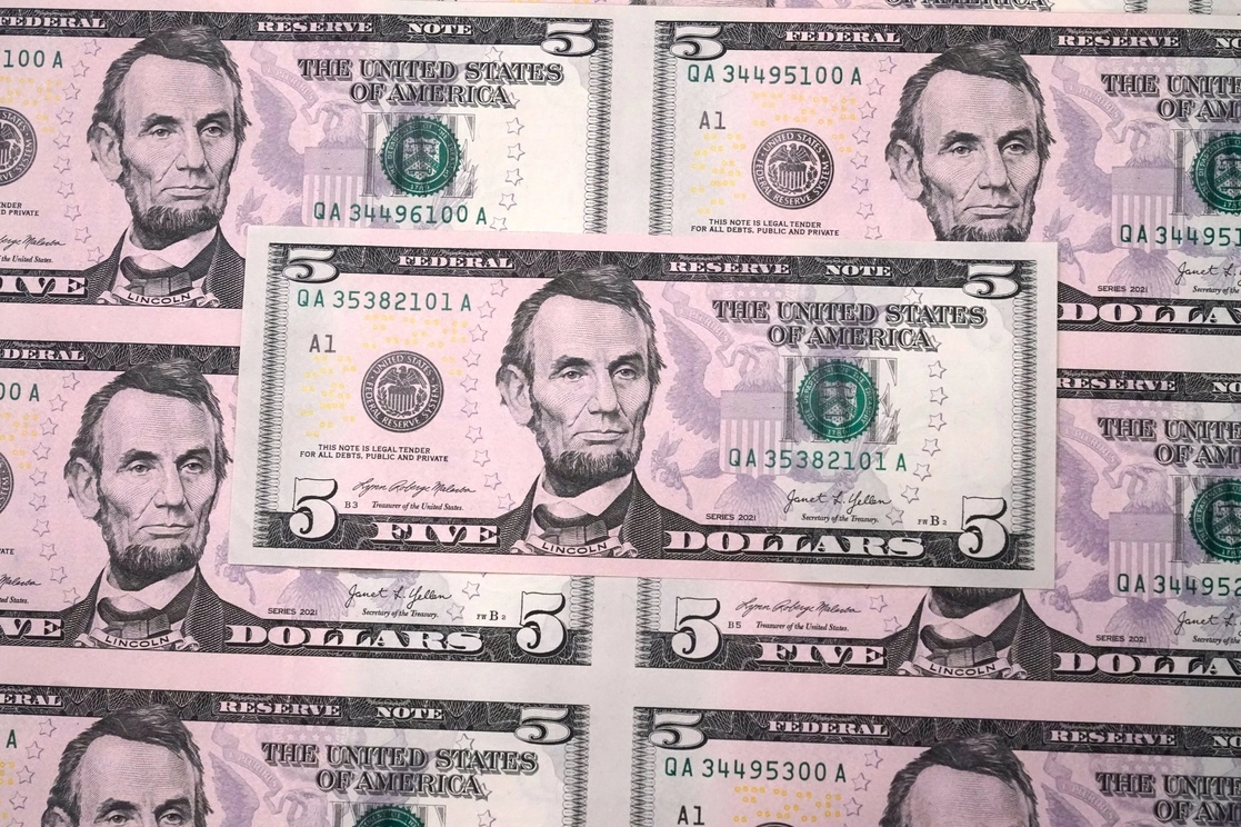 En la apertura de la penúltima semana del año, el peso mexicano se mantiene cerca de los niveles de cierre del viernes pasado, alrededor de los 19.80 por dólar. Foto Ap / Archivo 