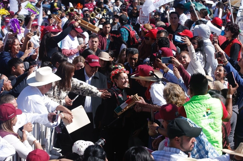 Previo a la asamblea que encabezó en Tlalpan, Claudia Sheinbaum, precandidata presidencial de Morena, PT y PVEM encabezó un acto en la alcaldía Xochimilco. Foto José Antonio López.