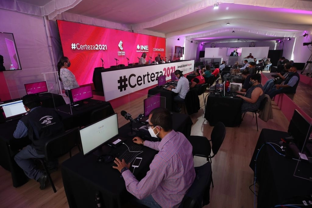 Preparativos en la sede principal del Instituto Nacional Electoral en la Ciudad de México, previo a las elecciones en distintos estados del país a realizarse el 6 de junio. Foto José Antonio López
