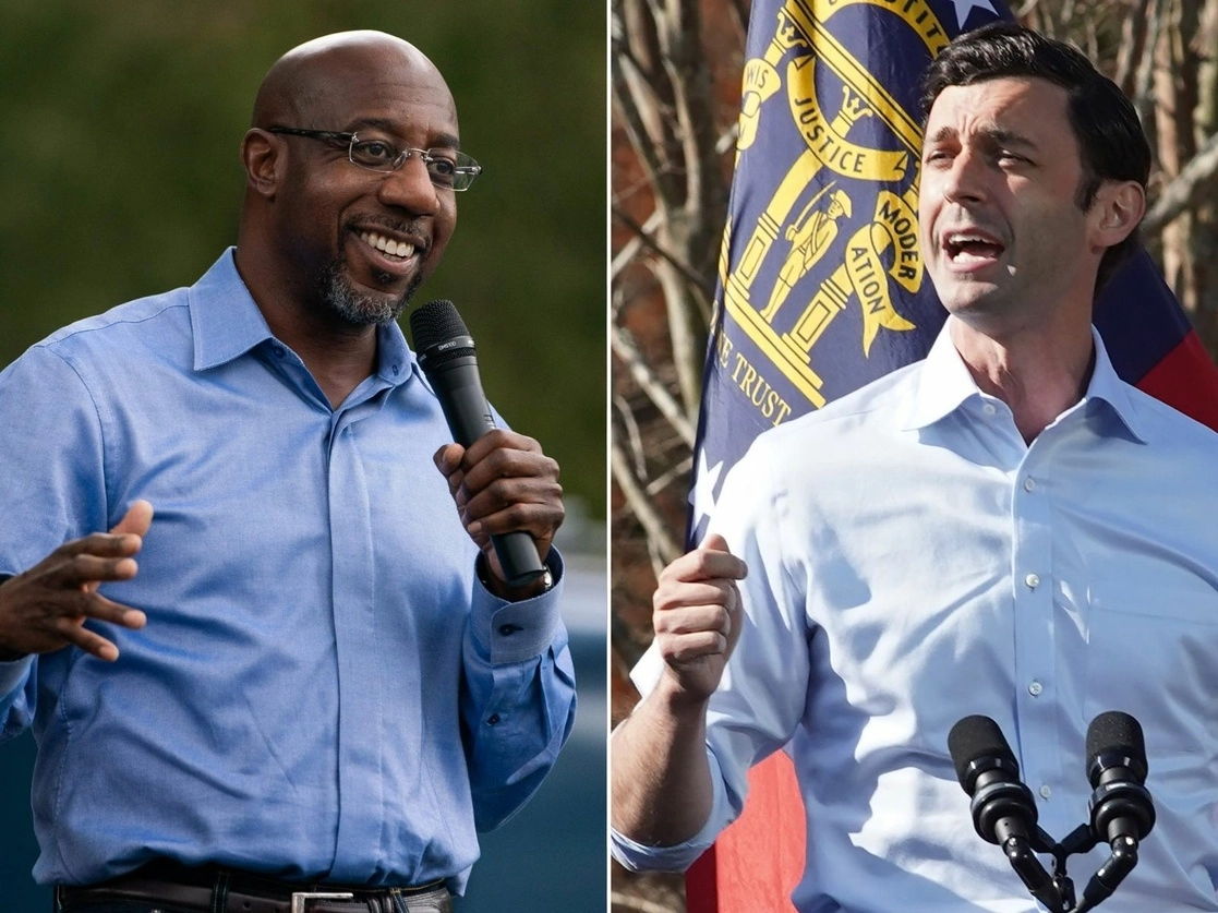 Los triunfos del pastor Raphael Warnock, en Atlanta, y de su colega Jon Ossoff implica que el Senado federal ahora estará dividido entre 50 republicanos y 50 demócratas. Fotos Afp / Archivo
