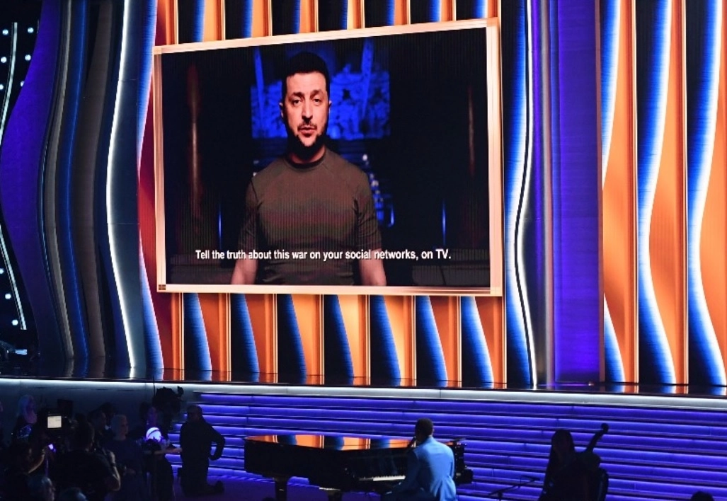 “Llena el silencio con su música. Llénenlo hoy para contar nuestra historia. Digan la verdad sobre la guerra en sus redes sociales...”, dijo Zelenskyy. Foto Ap