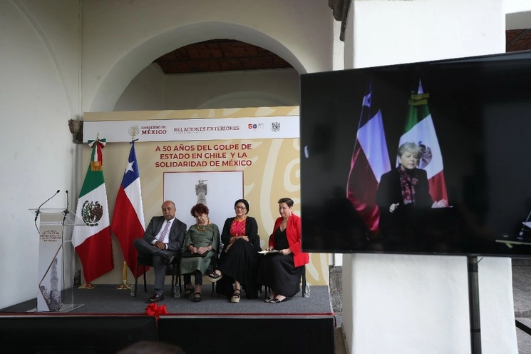 Entre los asistentes a la inauguración de la exposición estuvieron la titular de Cultura, Alejandra Frausto y el subsecretario de la SRE, Maximiliano Reyes. Foto Yazmín Ortega Cortés