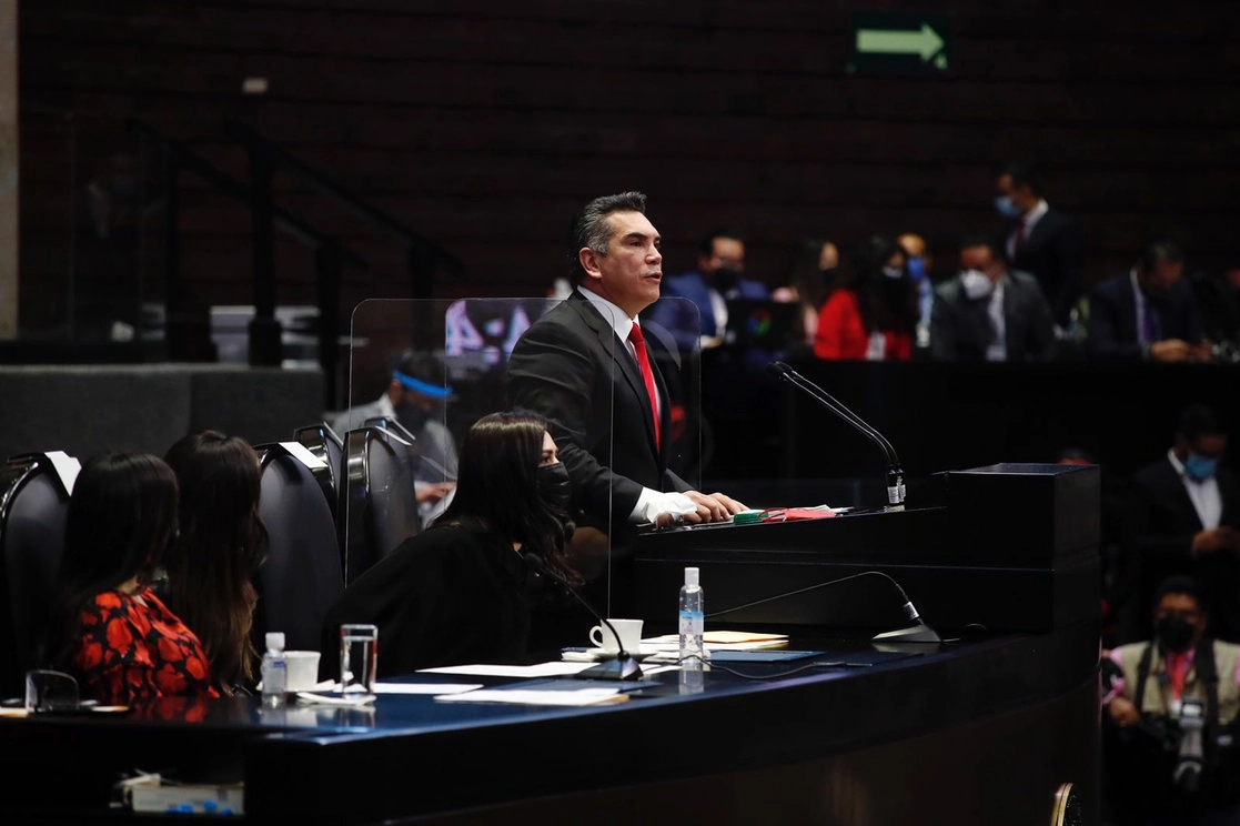 El presidente nacional del PRI, Alejandro Moreno durante su mensaje desde la tribuna del San Lázaro. Foto Cristina Rodríguez