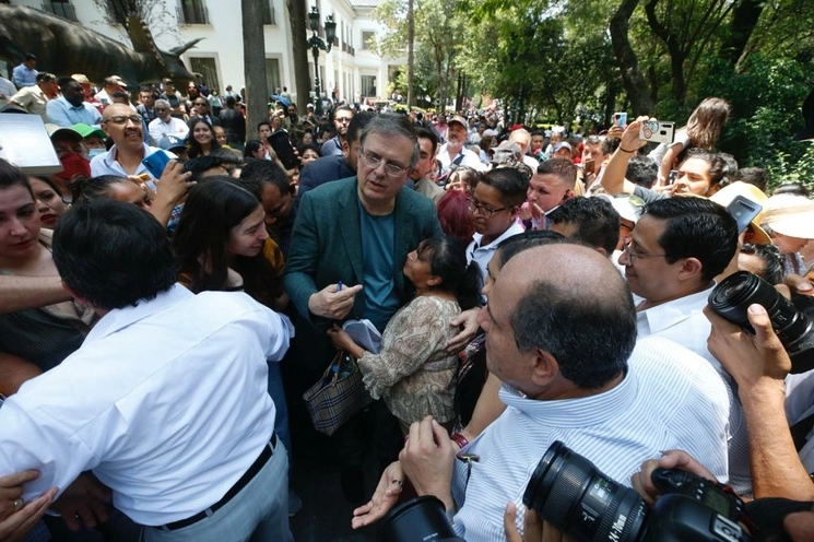 El secretario de Relaciones Exteriores, Marcelo Ebrard, inaugura la exposición 'Dinos en los Pinos', en el Complejo Cultural Los Pinos, en la Ciudad de México, el 10 de junio de 2023. Foto José Antonio López