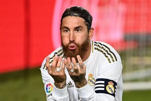 Sergio Ramos anotó el gol merengue y se convirtió en el defensa con más tantos en la Liga de España. Foto Afp