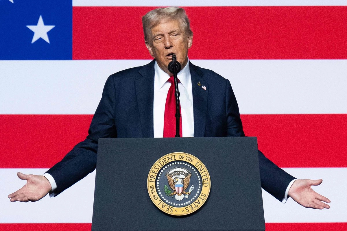 El presidente de Estados Unidos, Donald Trump, se dirige a altos oficiales militares reunidos en la Base del Cuerpo de Marines de Quantico, en Quantico, Virginia, el 30 de septiembre de 2025.