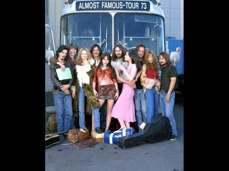 La cinta gira en torno a las experiencias vividas por Crowe con bandas como The Allman Brothers Band, Led Zeppelin, Eagles o Lynyrd Skynyrd. Foto tomada del sitio http://www.theuncool.com/