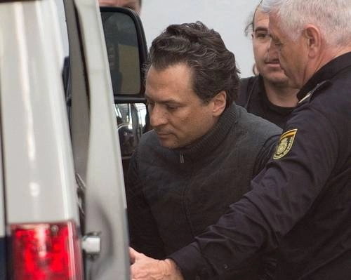 Emilio Lozoya, ex director de Pemex durante el sexenio pasado, cuando fue trasladado de Marbella a Madrid hace unas semanas.Foto Afp