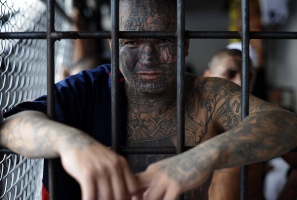 Un integrante de la Mara Salvatrucha en prisión en El Salvador. Foto Europa Press