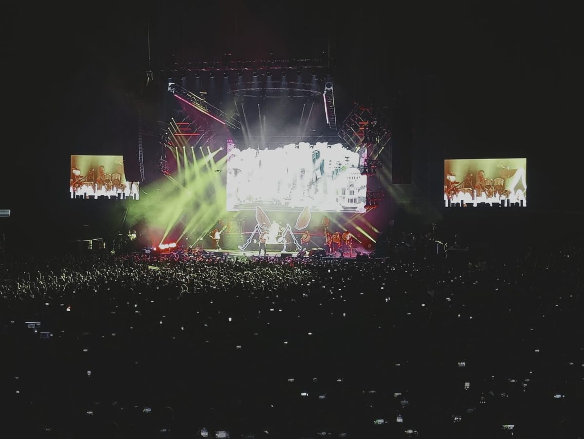 ¡Los Estrambóticos Desatan una Fiesta Ska Inolvidable en el Palacio de los Deportes!
