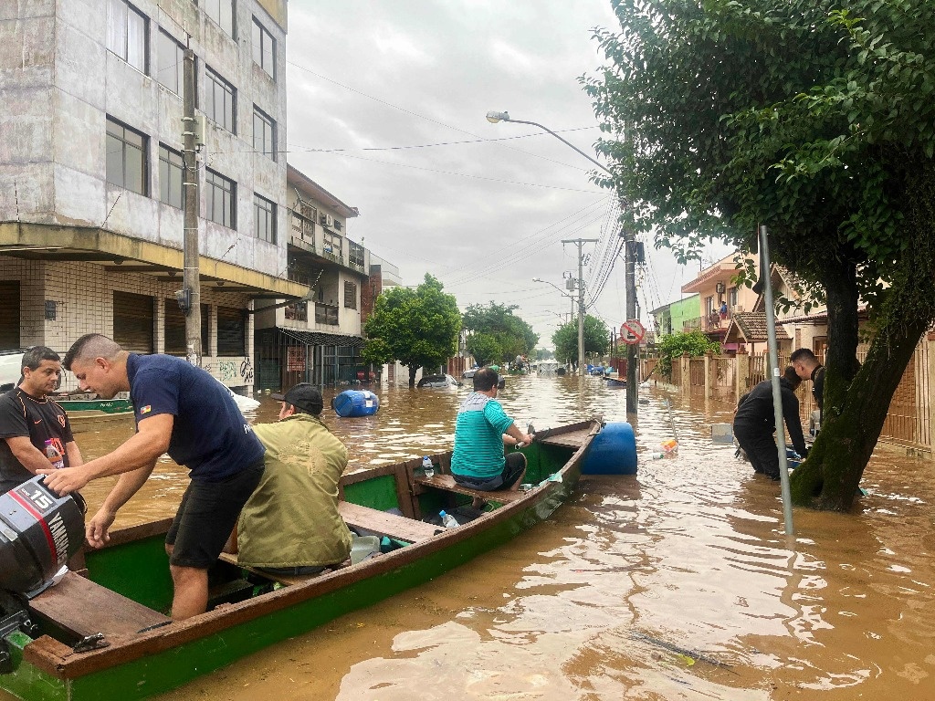 Southern Brazil, scene of war due to floods