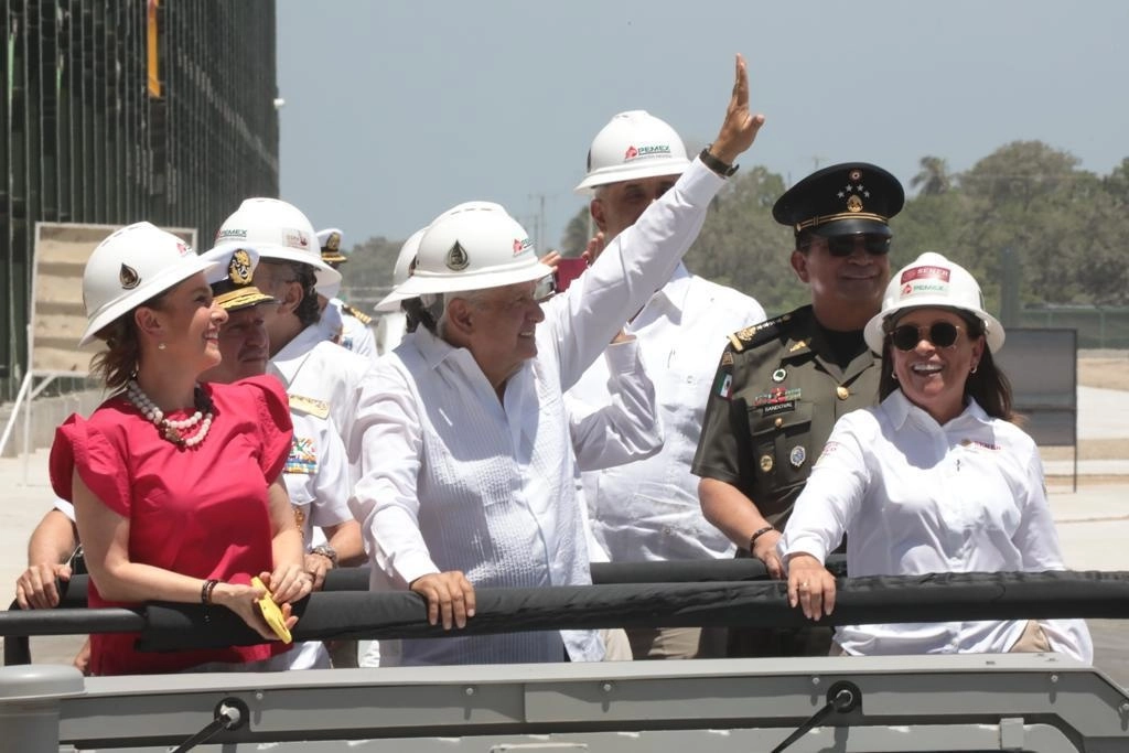 El presidente Andrés Manuel López Obrador encabeza la Inauguración de la planta Dos Bocas, en Paraíso, Tabasco, el 1° de julio de 2022. Foto Presidencia



