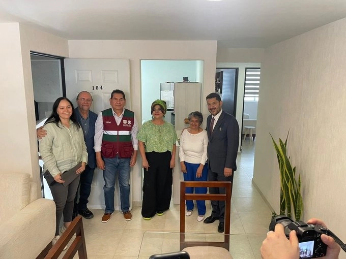 Entrega de viviendas en el multifamiliar Paseo de las Galias, en la alcaldía Iztapalapa. Foto Tomada del Twitter @jabnelym
