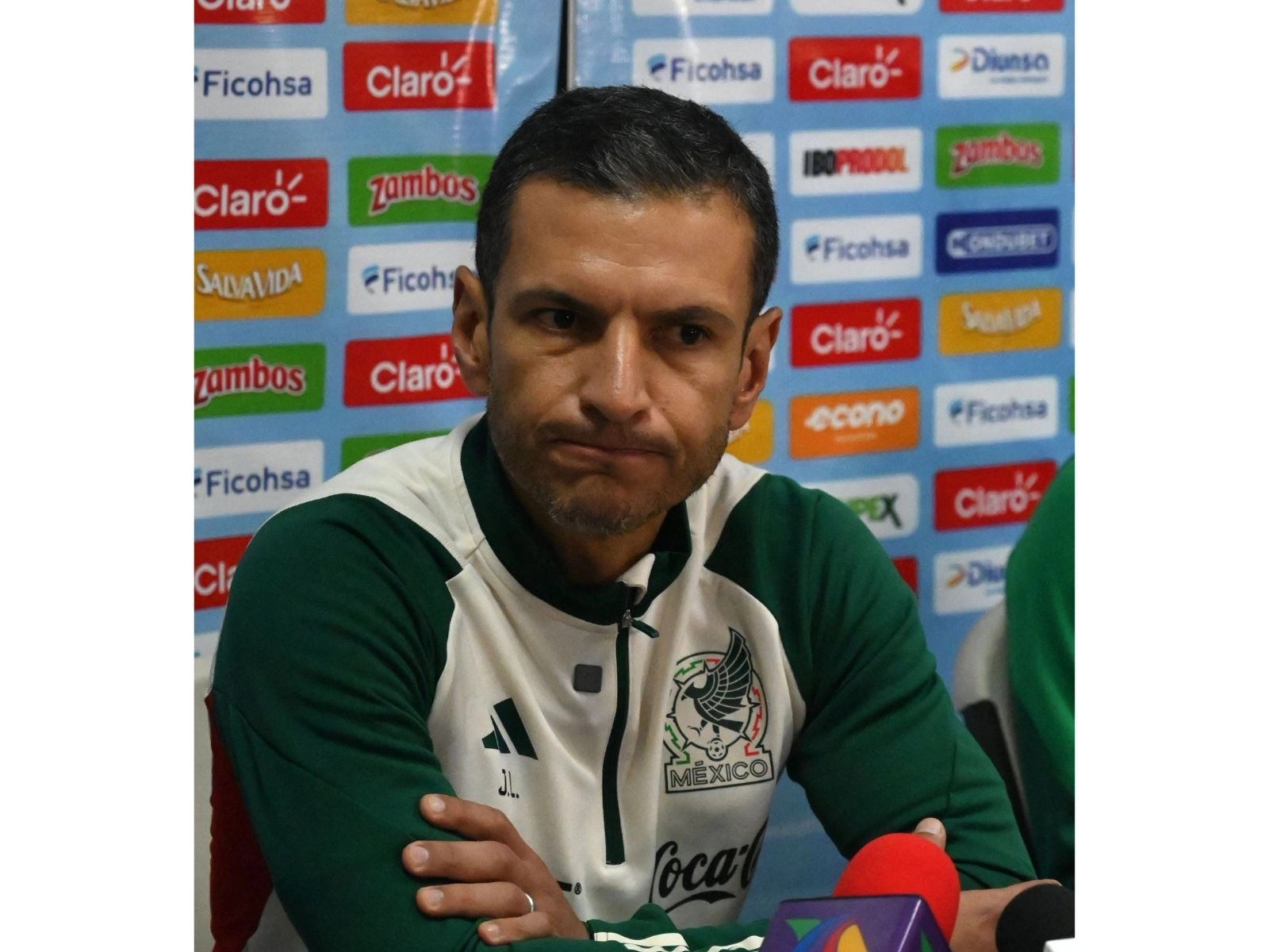 El técnico nacional asegura que México fue superado en Tegucigalpa en actitud. Foto Afp