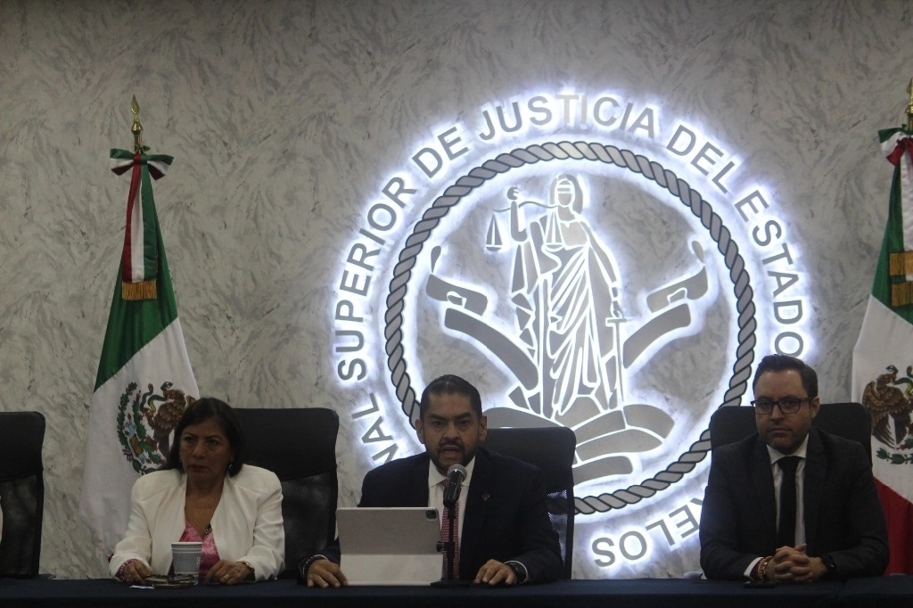 Esta mañana 20 de 22 magistrados que integran el TSJ, en uno de los salones del edificio central de este poder judicial local, leyeron un comunicado ante representantes de los medios de comunicación. Foto Rubicela Morelos