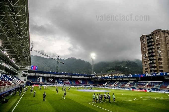 El Valencia cayó 1-0 en el campo del Eibar, este jueves en la jornada 31 de LaLiga española. Foto de Twitter @valenciacf