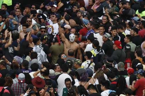 Durante el concierto de Desorden Público. Foto Víctor Camacho