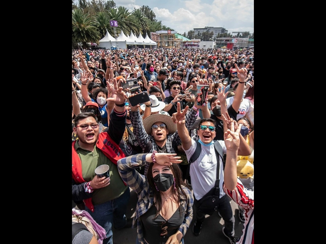 Después de dos años, el Foro Sol recibió ayer a más de 80 mil amantes del rock en sus distintos escenarios, en los que privaron la alegría del rencuentro y las ganas de cantar y bailar al ritmo de Los Auténticos Decadentes, Limp Bizkit, Julieta Venegas y La Maldita Vecindad. Foto cortesía OCESA
