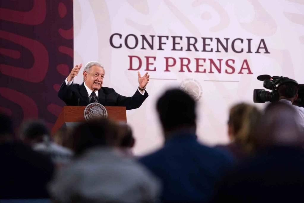 Es inamovible la elección de jueces, magistrados y ministros, y se definirá si se reduce el número de los más de mil 500 integrantes del Poder Judicial, dijo el presidente López Obrador durante su conferencia matutina, el 12 de junio de 2024. Foto cortesía Presidencia

