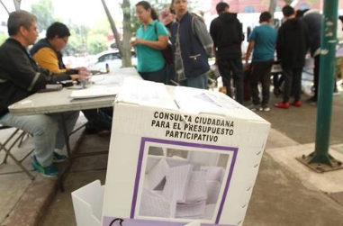 En imagen de archivo, una mesa para la jornada presencial  del Presupuesto Participativo. Foto María Luisa Severiano