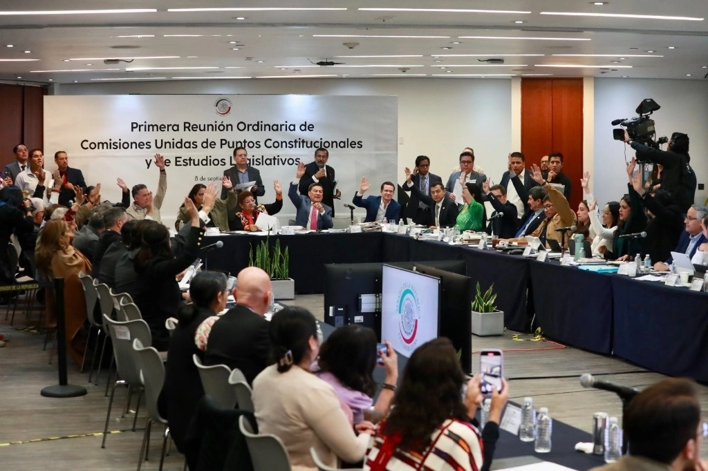 La minuta de la reforma judicial pasó la primera aduana en el Senado de la República, donde se aprobó en comisiones y en dos días pasará al pleno. Foto Luis Castillo