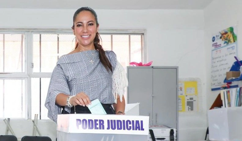 La gobernadora Libia García emitió su voto este 1 de junio de 2025.