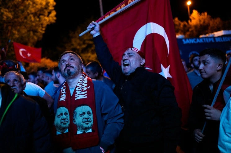 Partidarios del presidente turco, Recep Tayyip Erdogan, durante las elecciones en Turquía. Foto Ap