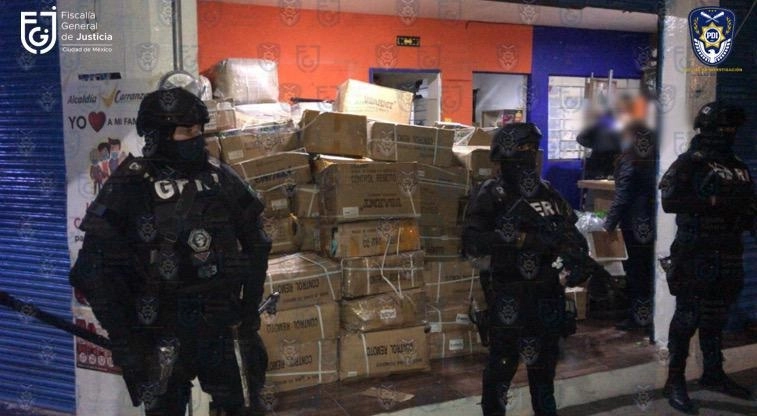 Mercancía recuperada en un domicilio de Venustiano Carranza por Agentes de Investigación de la FGJ CDMX. Foto Tomada del Twitter @FiscaliaCDMX 
